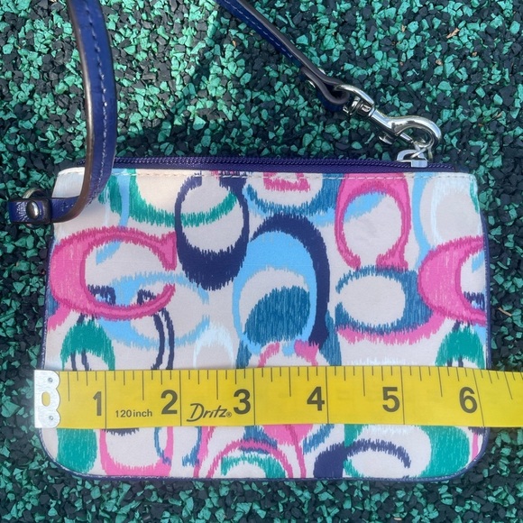 Coach Wristlet ,Coach Vibrant Patterned Wristlet,Coach Wallet. - Picture 7 of 10